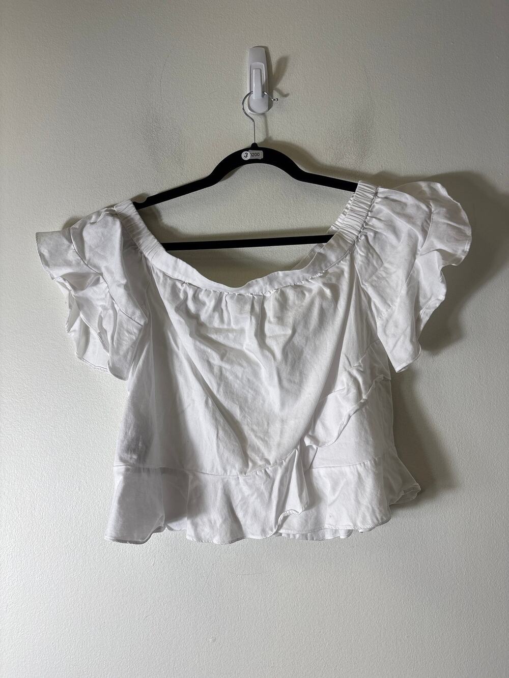 BCBG White Off The Shoulder Flutter Sleeve Ruffle Top Sz M